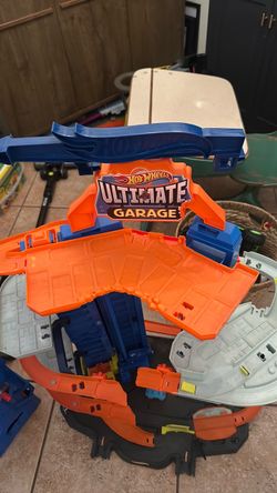 Hot wheels garage