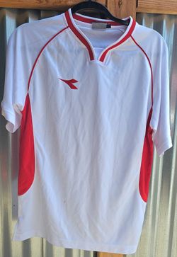 vintage Diadora soccer jersey features a classic red and white color scheme with a distinctive v-neck design.
Excellent condition 
Medium adult Size 
