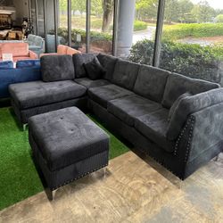 Velvet Sectional With Ottoman / Seccional De Terciopelo Con Otomana