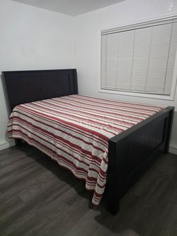 Cama queen con colchon