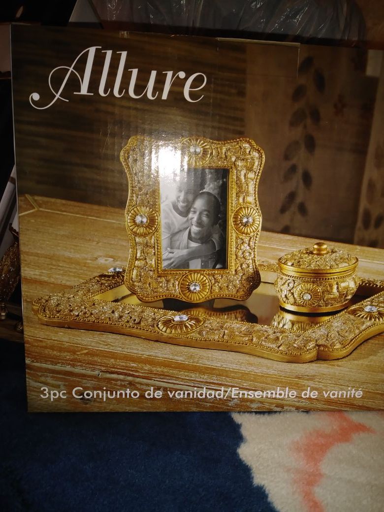 NEW VERY NIVE ALLURE VANITY