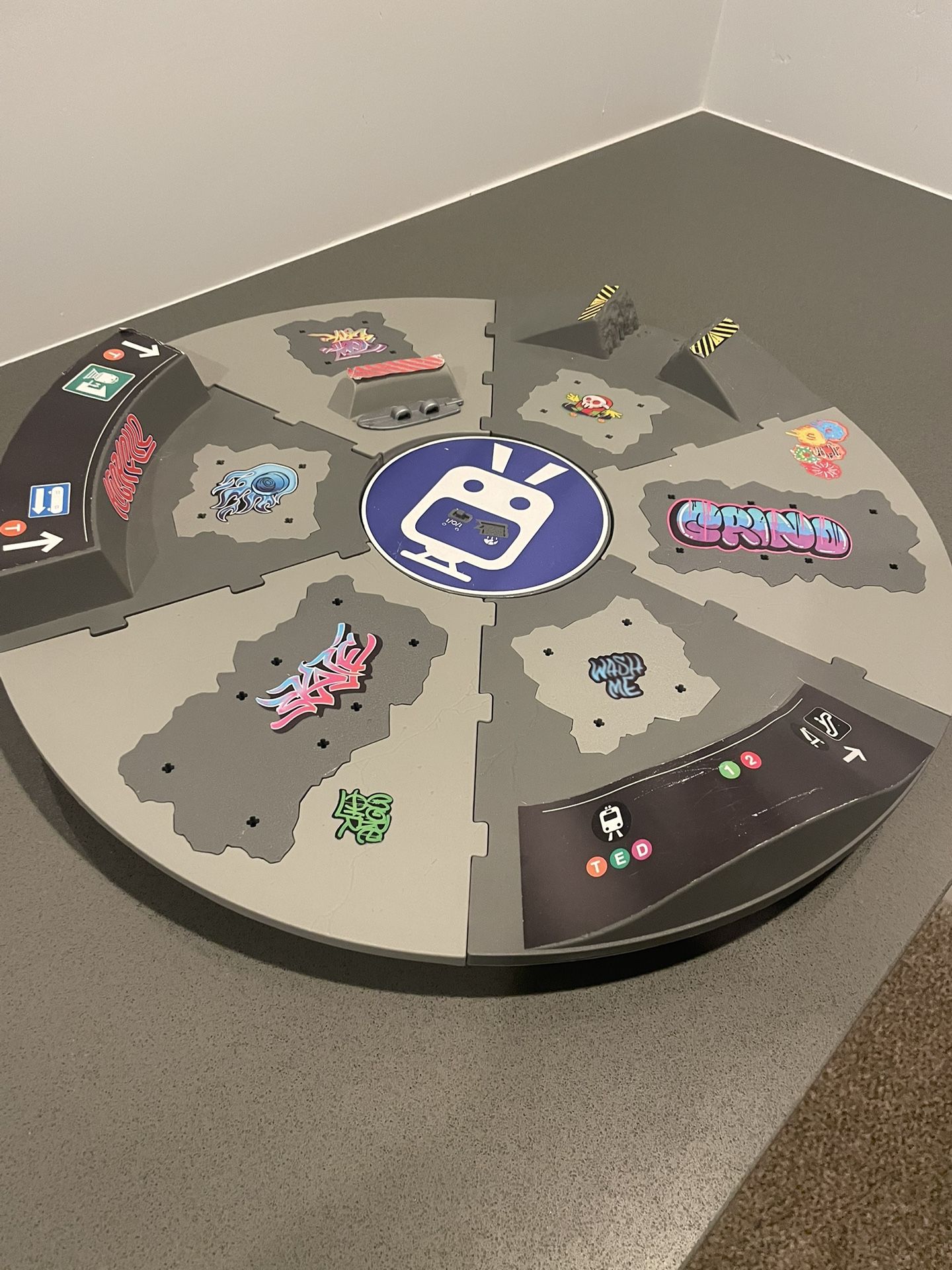 Tech Deck Shredline 360 Motorized  And 4 Skateboard