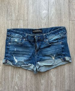 Express Women's low rise dark wash demin shorts