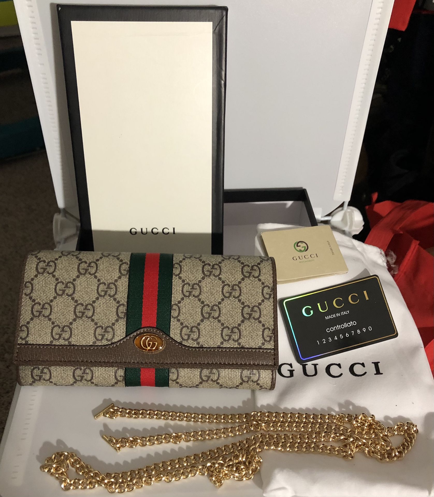 Gucci Sling wallet