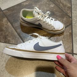 Women’s Nike Size 8 Shoes 