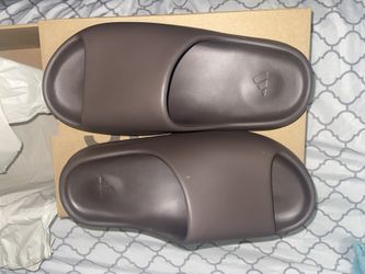 Yeezy Slide