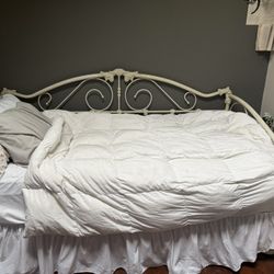 Vintage Victorian Style Twin Day Bed 