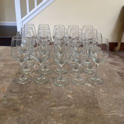 20 Wine Glasses - 14 oz 