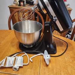 Brand New Kitchen Aid Mixer Never Used 