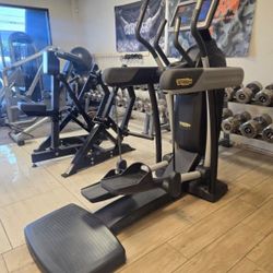 Technogym Elliptical Commercial Gym Equipment Cardio Workout Exercise Fitness Machine