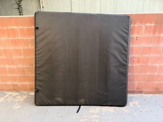 Vinyl Gator Truck Top + 3 Floor Mats – Like New