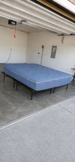 Newer California King Tommie Copper Znergy 11" Hybrid Mattress and Smart Platform Bed Frame