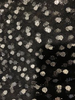 Brand new matterisl. Total of 12 yards. $2 per yard 2 x6 = 22!. &10