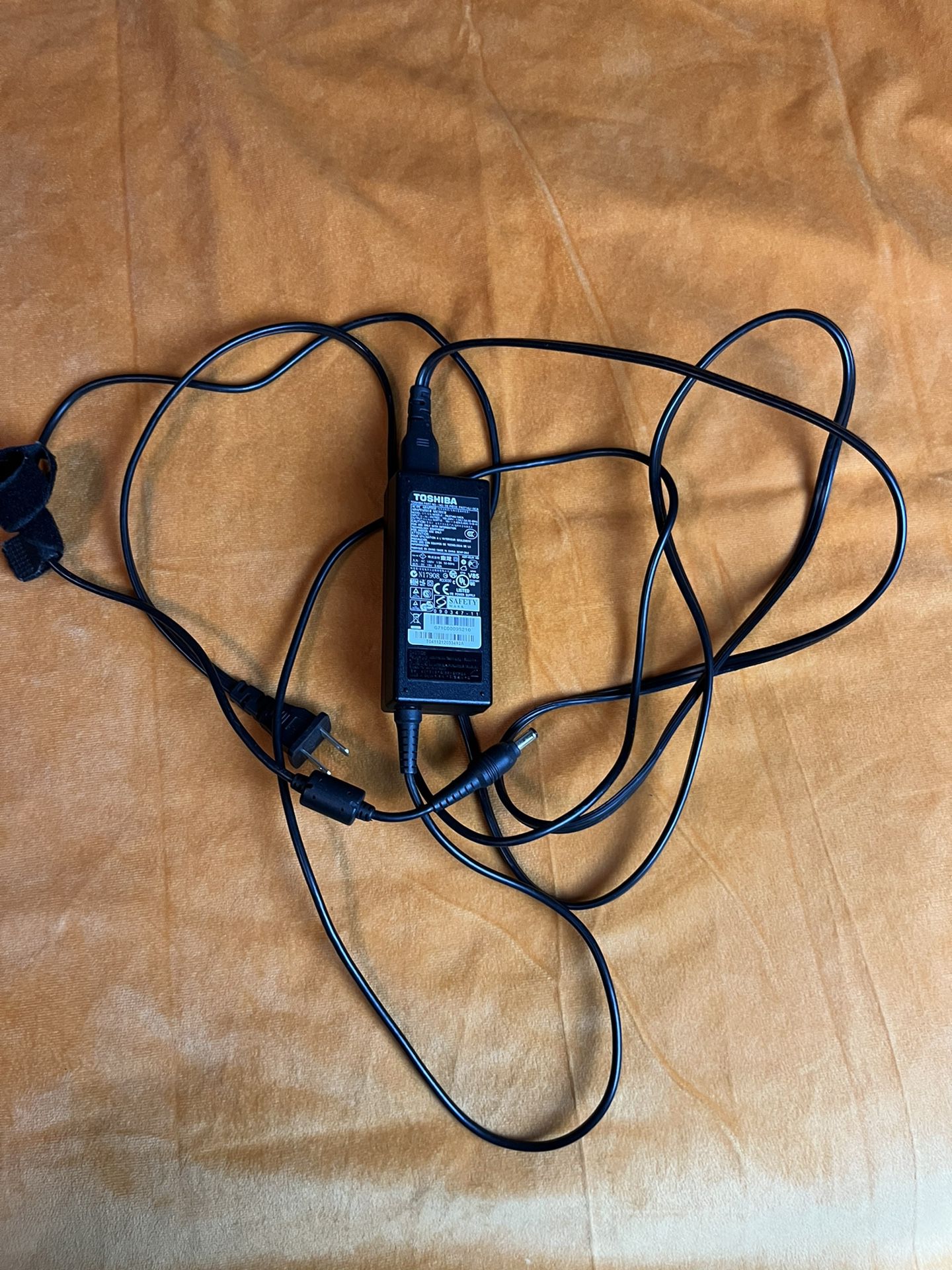 Toshiba AC DC adapter charger