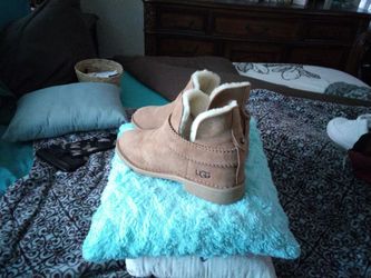 Women's booties uggs size 11