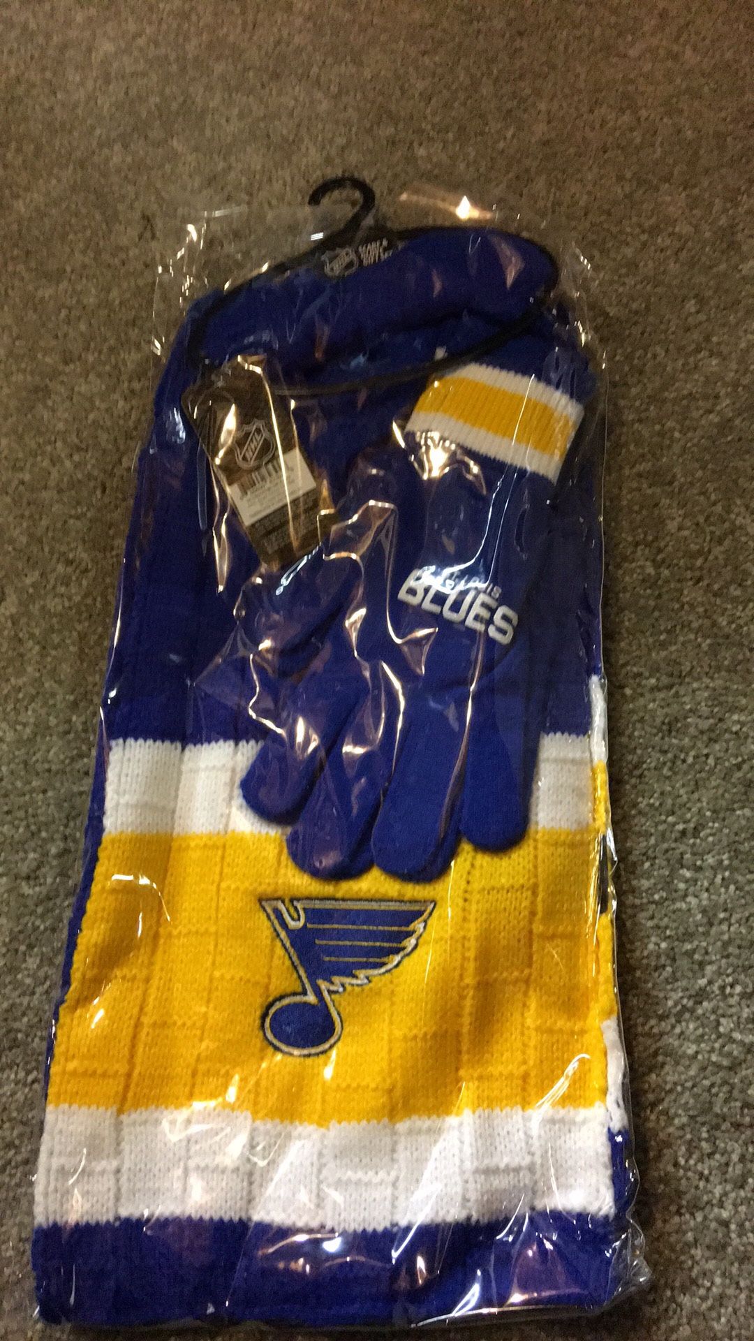 Saint Louis Blues Scarf And Gloves Gift Set !