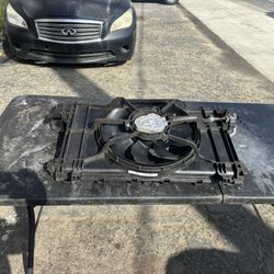 TESLA MODEL Y FRONT COOLING RADIATOR ASSY FAN SHROUD MOTOR OEM 1493995-00-B