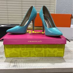 green pointed toe heals