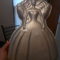 Barbie cake pan