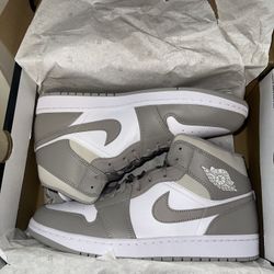 Jordan 1 Mid Linen