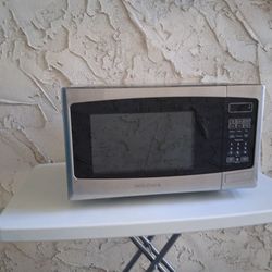 MICROWAVE  900 WATTS 