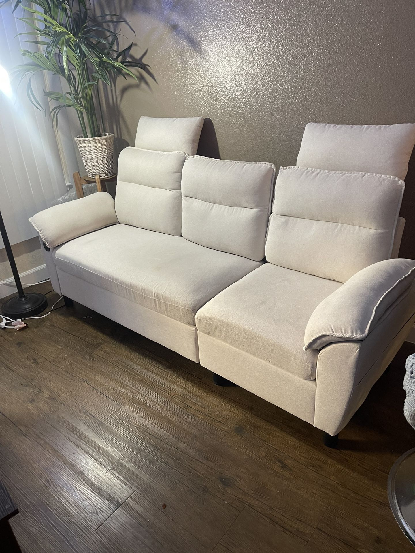 6’ Sofa. Excellent W/USB Ports