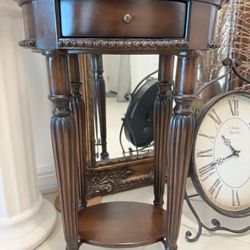 Beautiful End table with unique metal top inlay - only $99