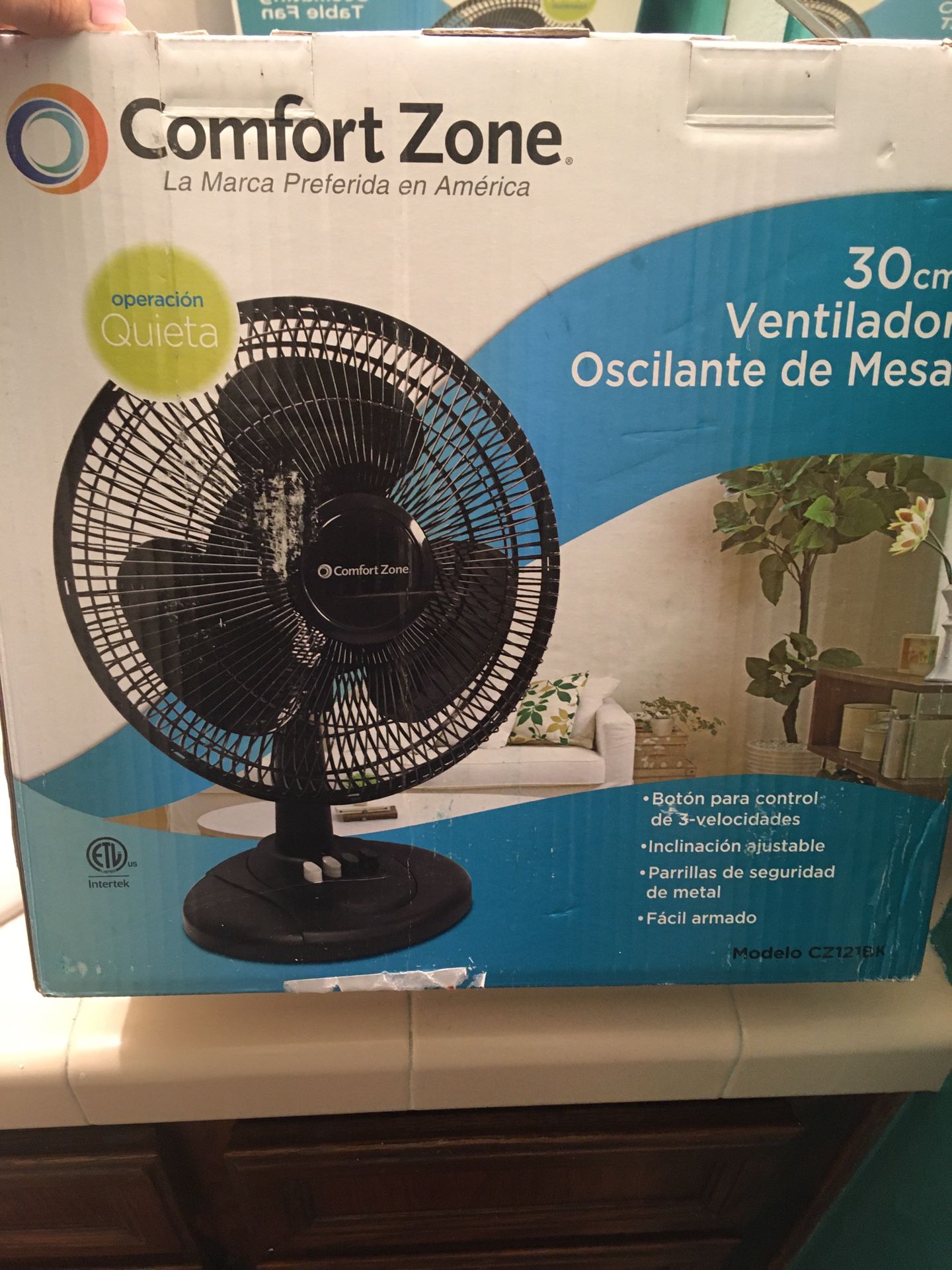 Comfort zone 12 in Oscillating Table Fan