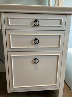White Desk Hutch Pottery Barn Elsie for Sale in Manhattan Beach
