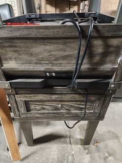 2 night stands 1 center table