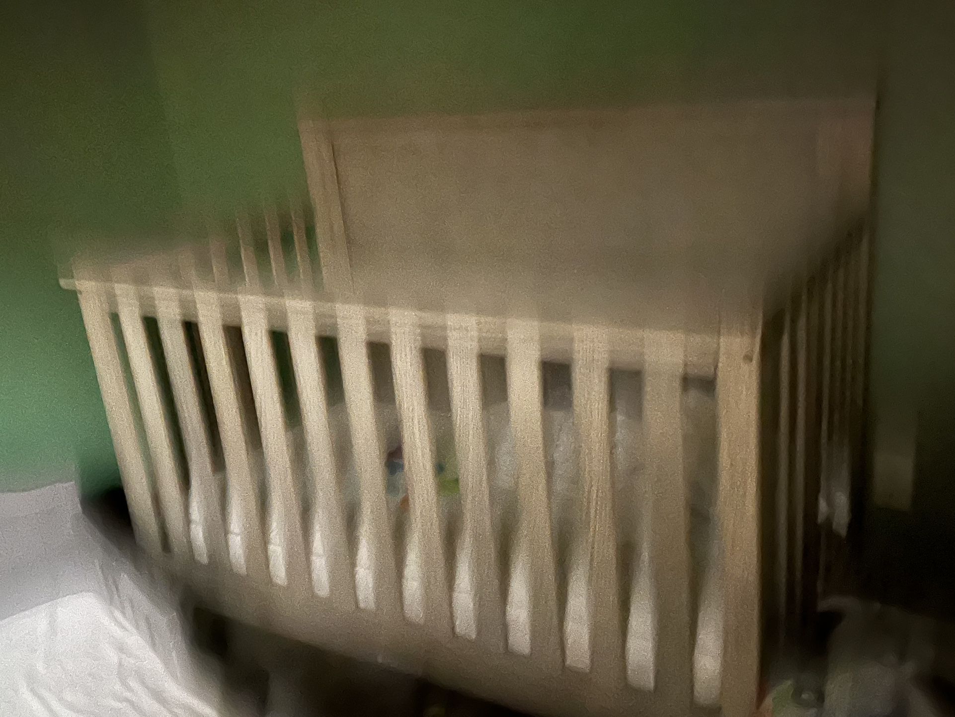 4 In 1 Baby Crib Lightly Used $50 ( Must Be Disassembled)