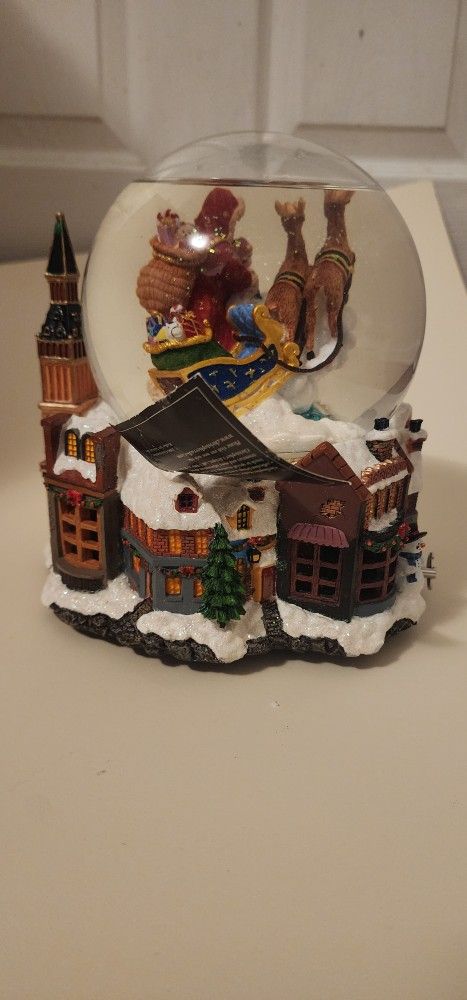VINTAGE MUSICAL CHRISTMAS GLOBE