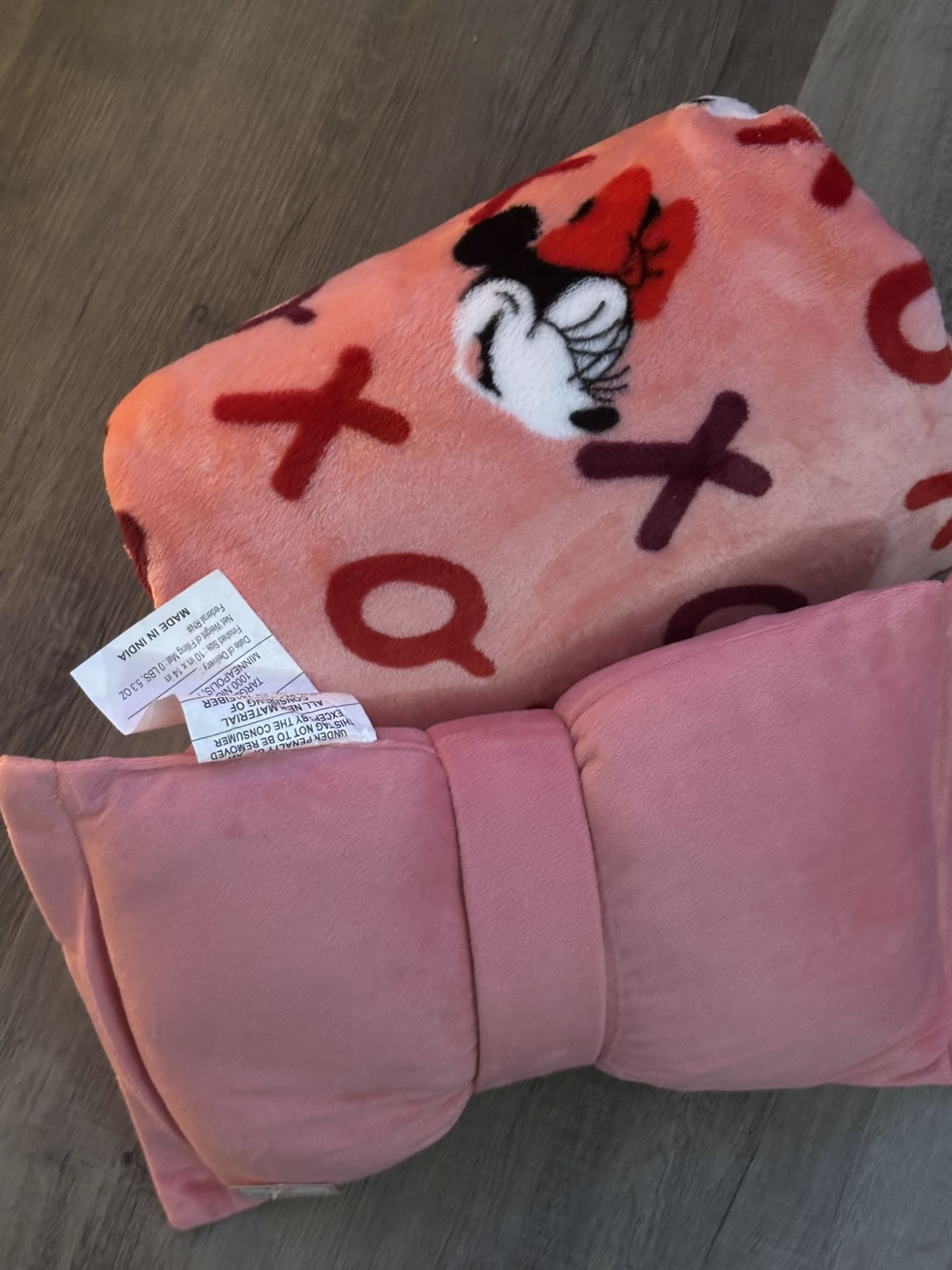 Blanket And Bow Pillow New