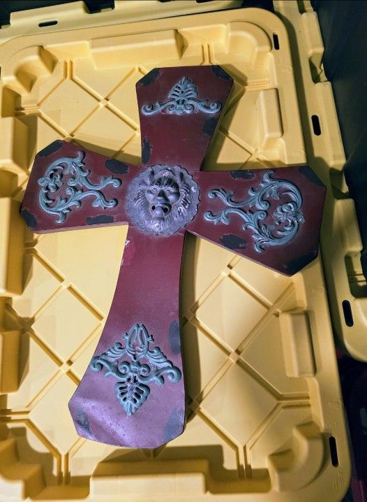 22" Metal Cross Lion Head Indoor Outdoor Decoration