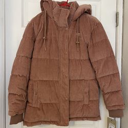Young Woman’s Winter Puffer Jacket Levi’s 