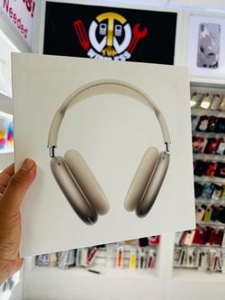 Apple AirPods Max Headphones – Starlight