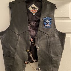 Men’s Leather vest size Medium $40 Location Pharr Texas 78577