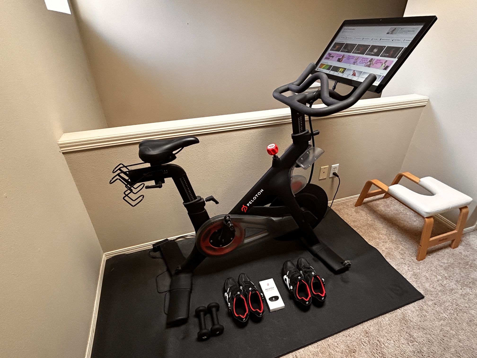 🚴♀️ Peloton Bike (Gen 1.2) + Shoes, Heart Monitor, Mat & Weights