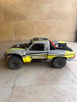 Losi Super Baja Rey SBR 2.0 Brenthel 1/6 8S RC Truck + 2 Spektrum 4S Batteries