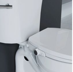 Mainstays Round Non-Electric Bidet Toilet Seat with Dual Self-Cleaning Nozzles, Daisy White