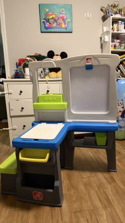 Kids Easel with Whiteboard + Chalkboard
