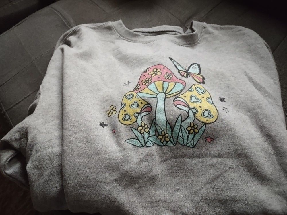 Juniors Sweatshirt Size XL..$5 Firm