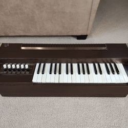 1970s Magnus Tabletop Air-Powered Organ Model 468