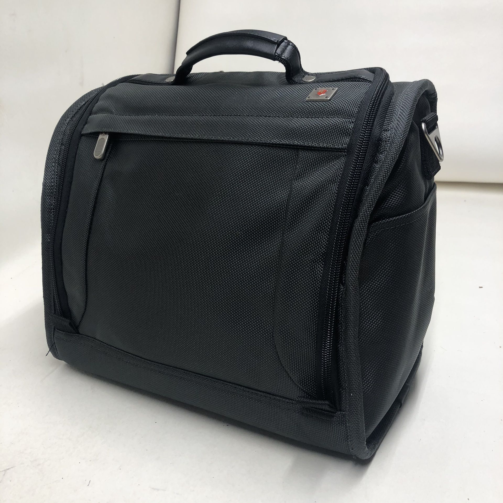 Victorinox Mobilizer NXT 13” Tote Toiletry Carryon Bag