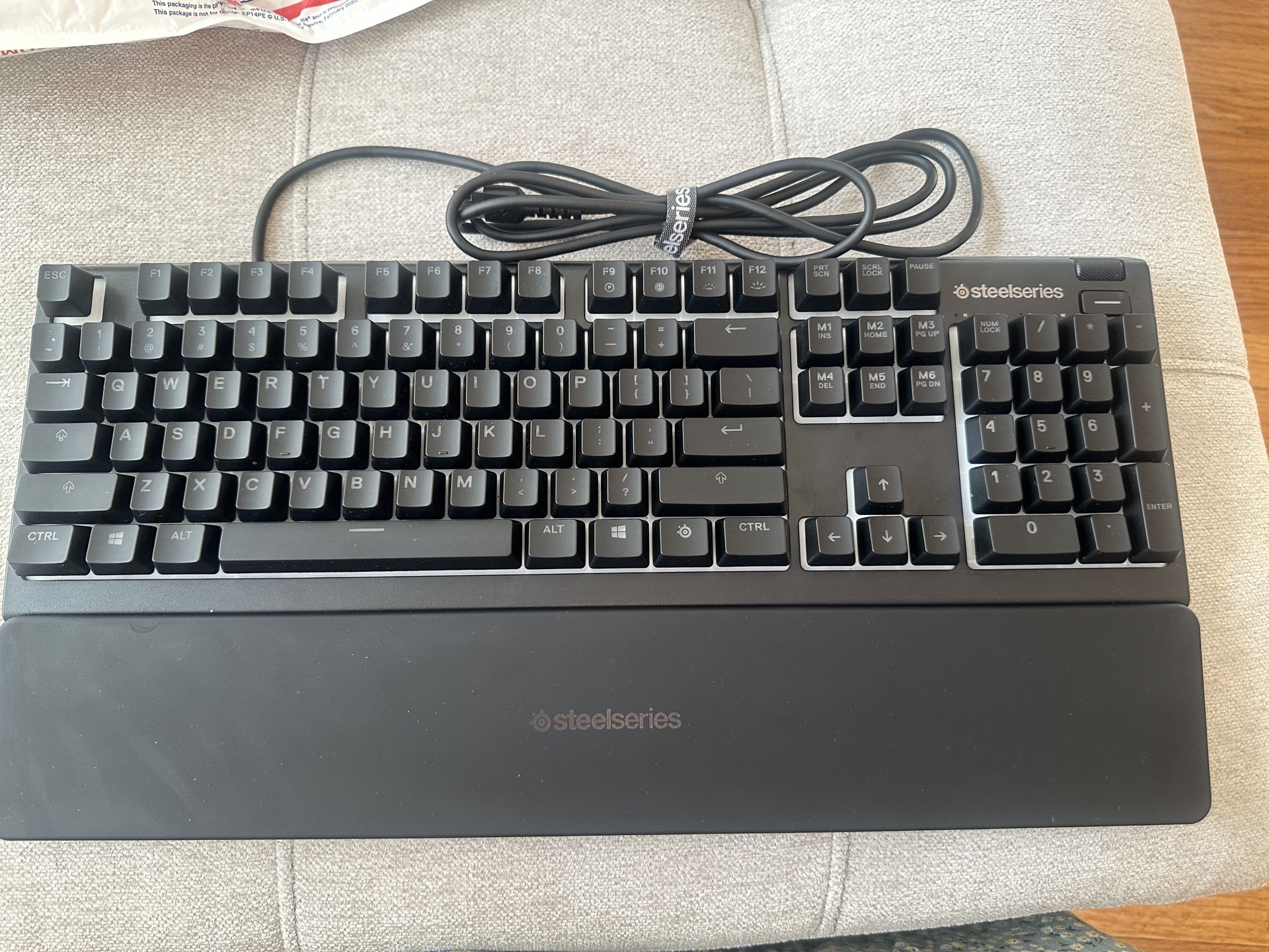 Steel Series Apex 3 Full Size Keyboard