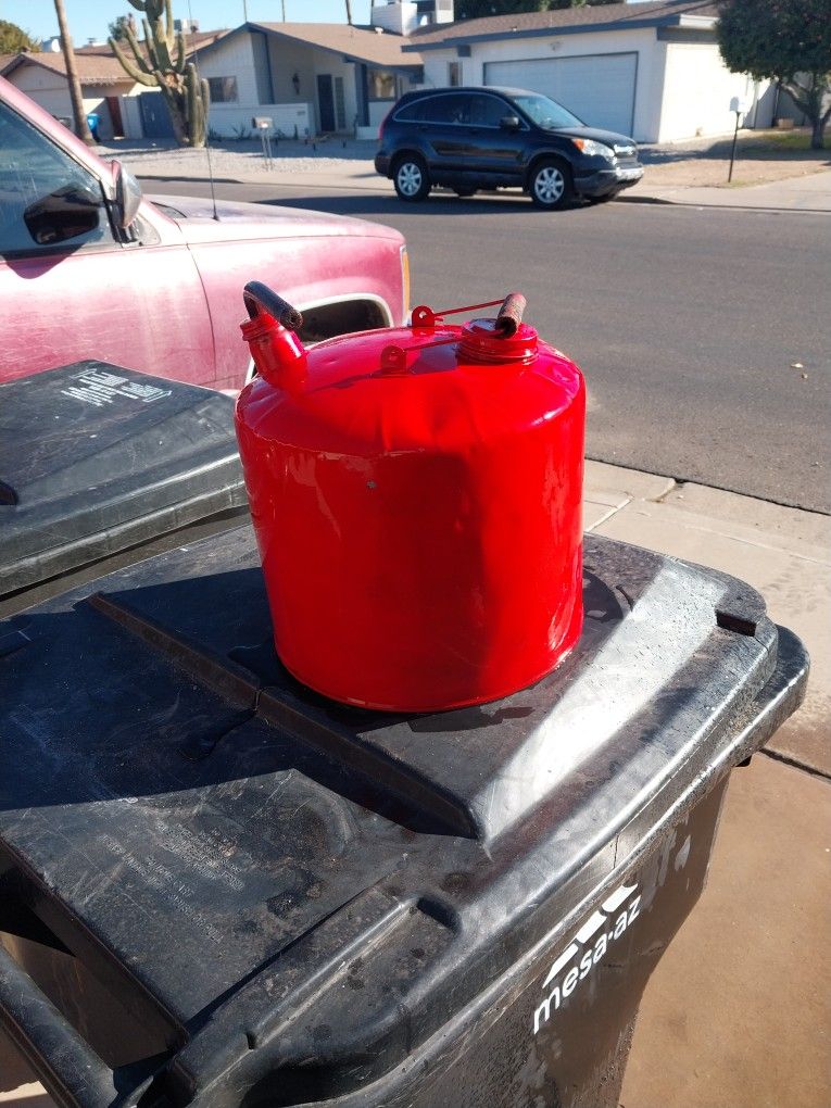 Old Style Gas Can. No Rust. Great Shape