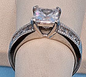 925 Ring. 8 White CZ Princess Cut Cubic Zirconias