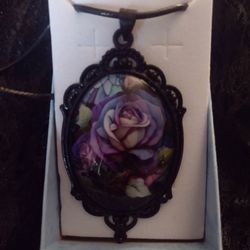 Beautiful Gothic Purple Rose Cameo Pendant Necklace
