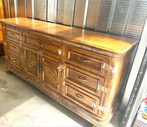 King Sleigh Bed with Two Night Stands and Dresser