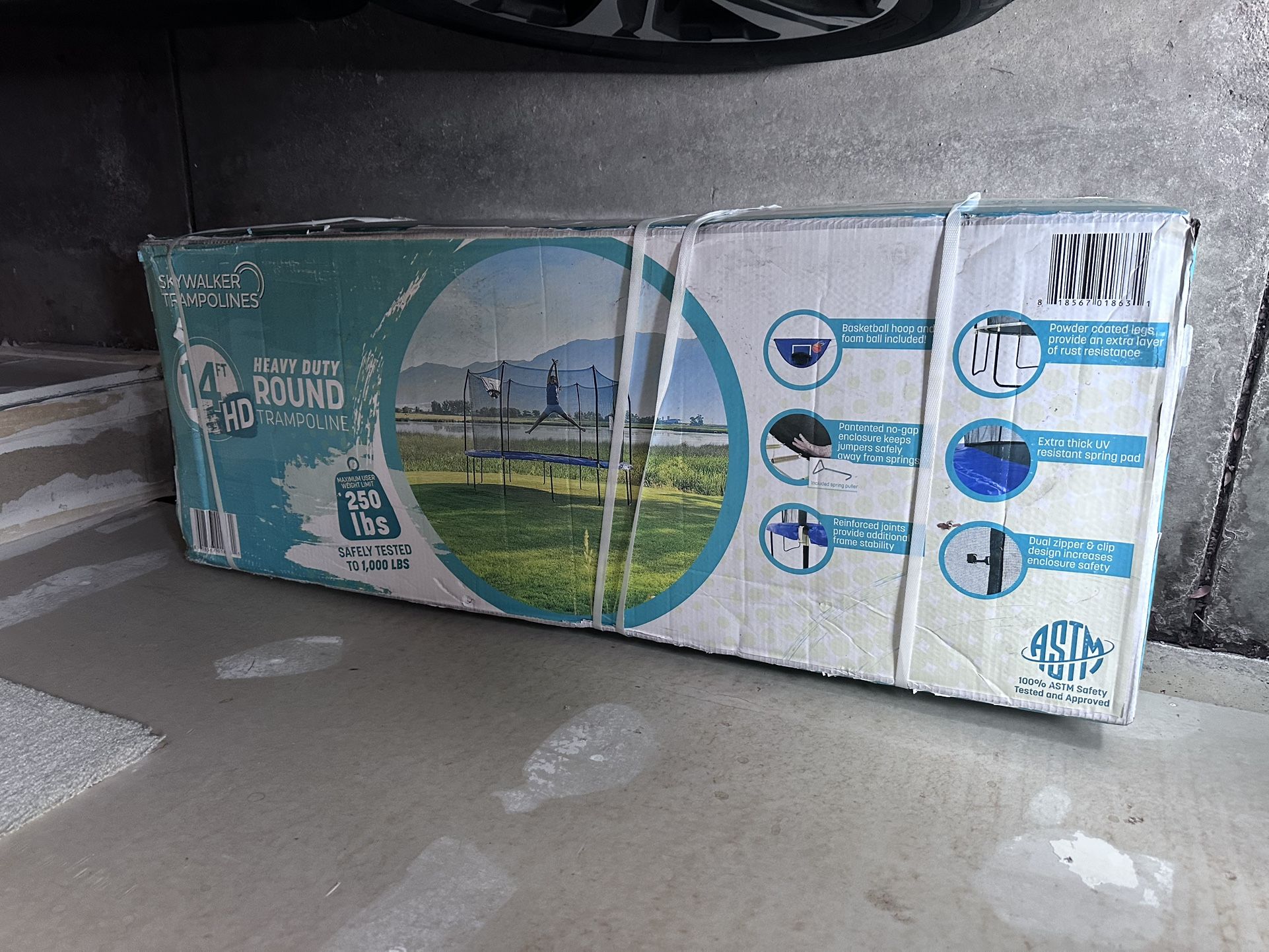 NEW 14 ft Trampoline